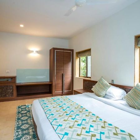 Holiday Goa Hotel Arpora Bagian luar foto