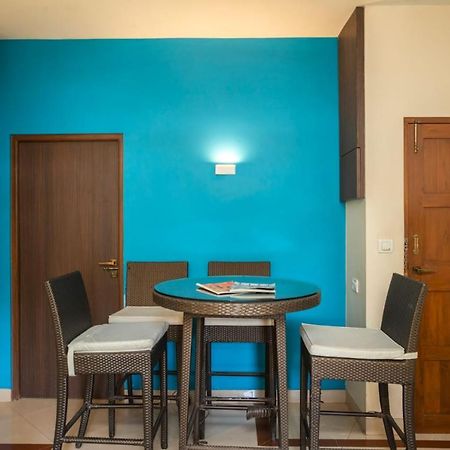Holiday Goa Hotel Arpora Bagian luar foto