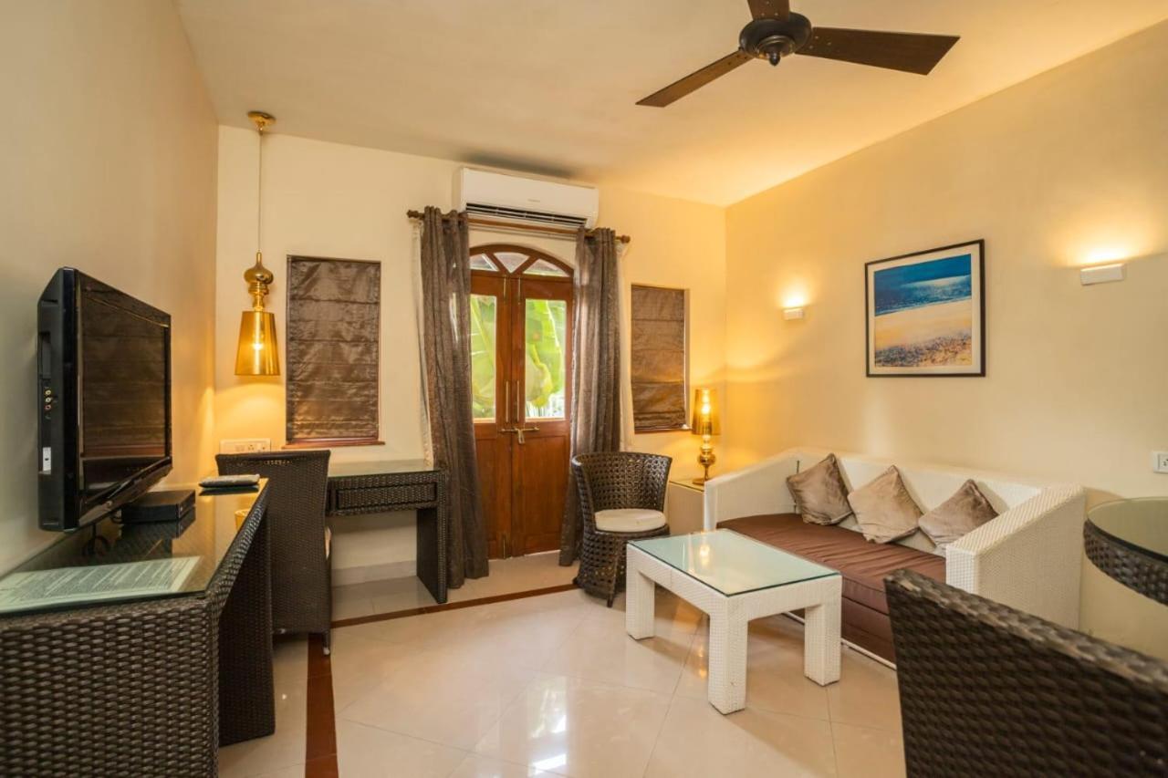 Holiday Goa Hotel Arpora Bagian luar foto