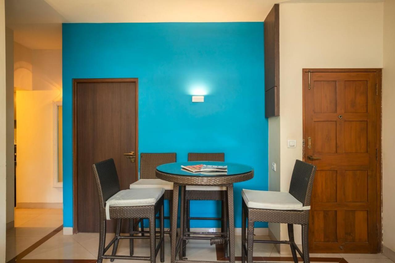 Holiday Goa Hotel Arpora Bagian luar foto