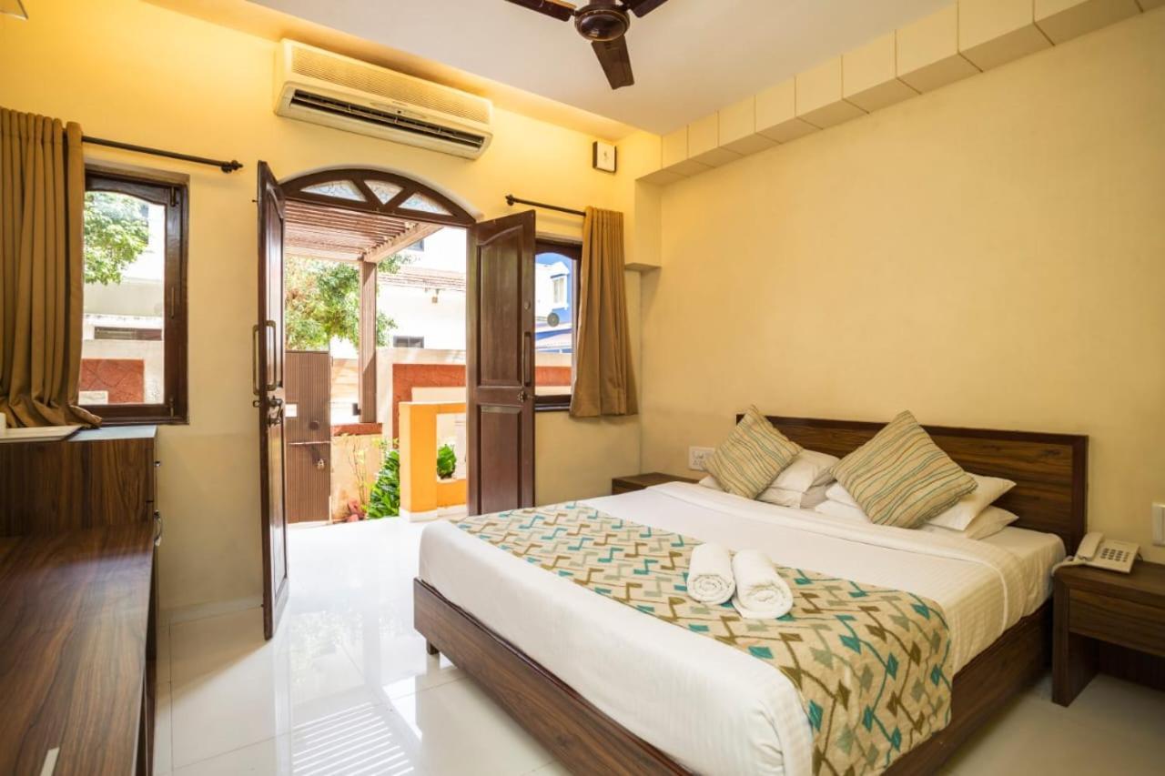 Holiday Goa Hotel Arpora Bagian luar foto