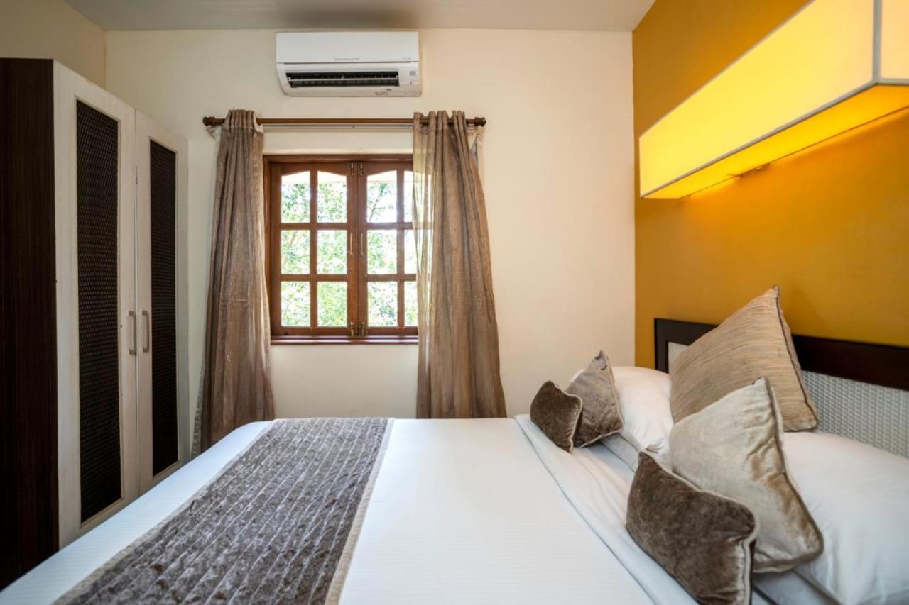 Holiday Goa Hotel Arpora Bagian luar foto