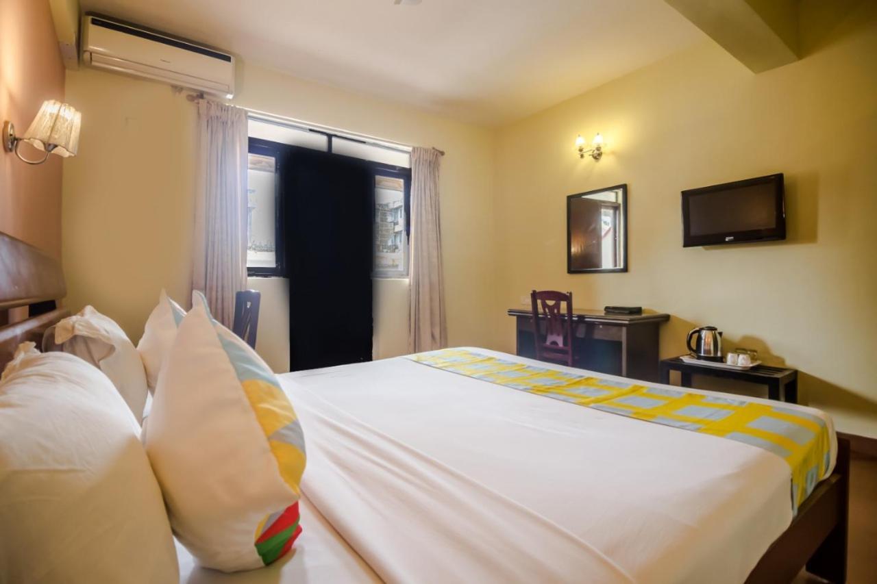Holiday Goa Hotel Arpora Bagian luar foto